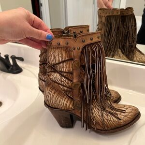 Woman’s corral boots 8.5